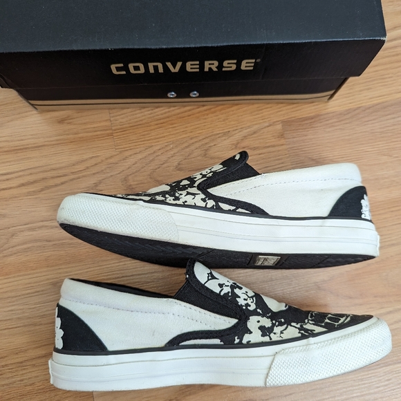 Converse Van Style Skull Graphic Shoe Size 7.5 Women's/ 6 Men's - Picture 13 of 13